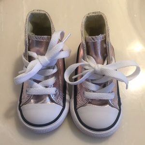 Converse high top size 4 💕
